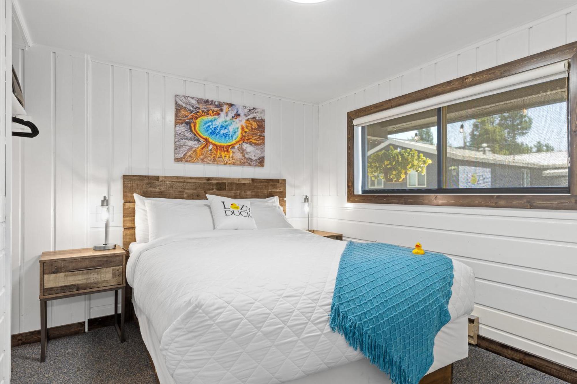 Lazy Duck Hotel *
